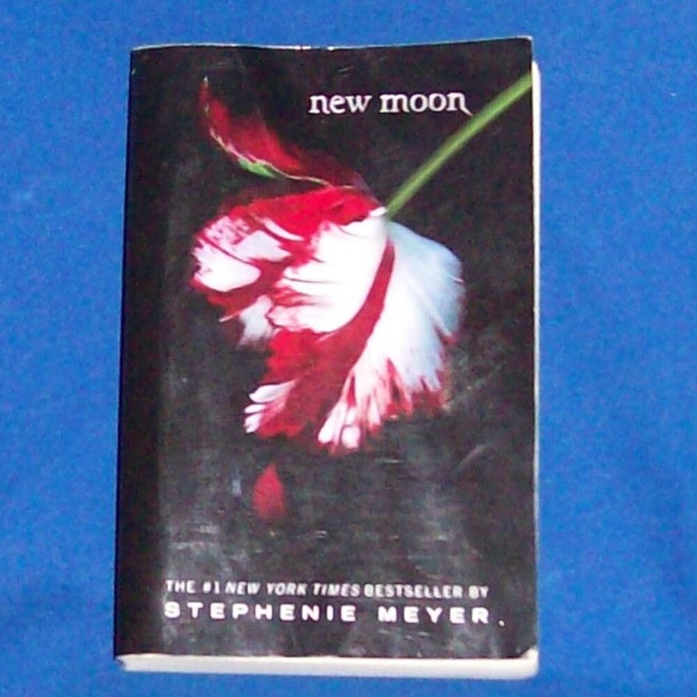 New Moon 2 by Stephenie Meyer (2008, Paperback) Twilight Saga - Paperback Book